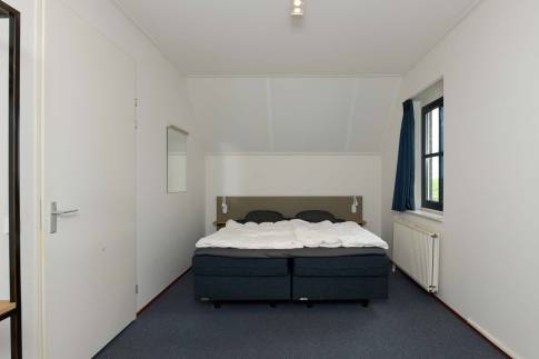 The Slaapkamer 1 of Type 4B2 - nr. 205 in Landal Esonstad