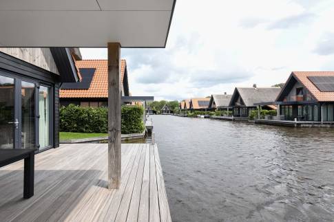 The Terras of Type Watervilla 6A - nr. 36 in Waterstaete Ossenzijl