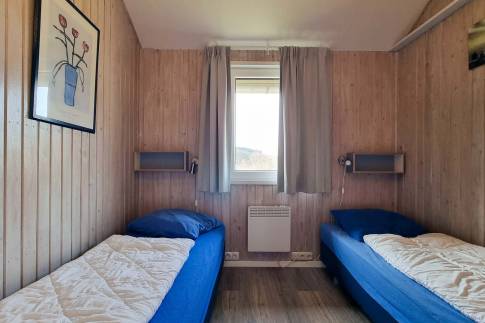 The Slaapkamer 1 of Type Kronenburg Comfort met Sauna 4 - nr. 57 in Eifelpark Kronenburger See