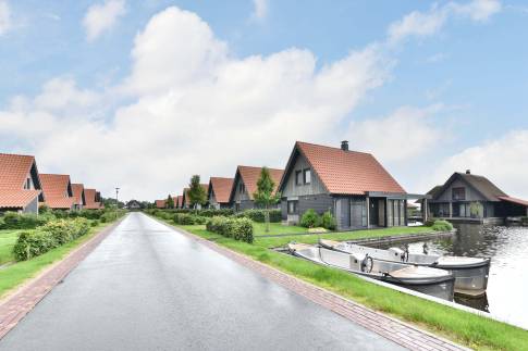 The Buiten of Type Watervilla 4 - nr. 49 in Waterstaete Ossenzijl