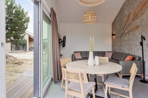 The Woonkamer of Type Strandlodge 4 in Vakantiepark Boomhiemke