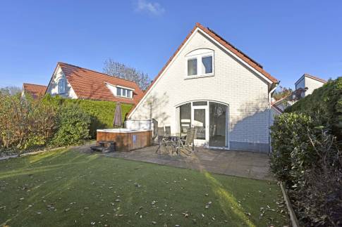 The Buiten of Type Wellness Villa 4 - nr. 79 in Resort Arcen