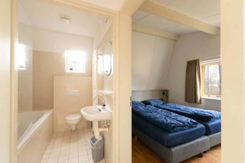 The Badkamer 2 of Type Bosvilla Comfort 6-7 - nr. 21 Spirea in Landal Bungalowpark Hoenderloo