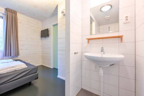 The Badkamer 1 of Type Lodge 6 - nr. 22 in Roompot Vakantiepark Schaijk