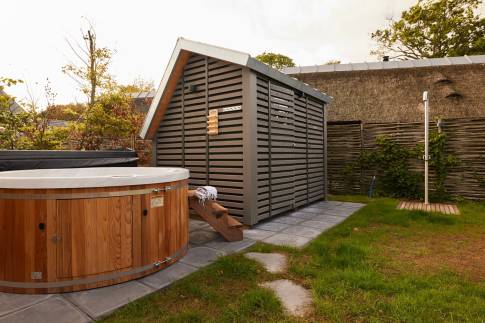 The Buiten of Type 8-persoons Wellness Tub & Sauna - nr. 13 in Vakantiepark Duynvoet