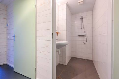 The Badkamer 2 of Type Lodge 6 - nr. 22 in Roompot Vakantiepark Schaijk