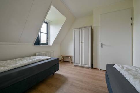The Slaapkamer 3 of nr. 227 - type 6D2 in Landal Esonstad
