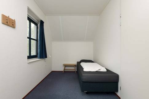 The Slaapkamer 2 of Type 4B2 - nr. 205 in Landal Esonstad