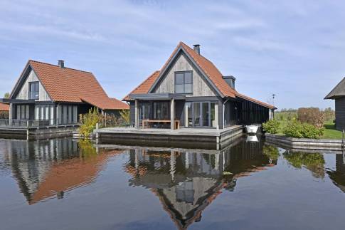 The Buiten of Type Tjalk 8P met boothuis - nr. 60 in Waterstaete Ossenzijl