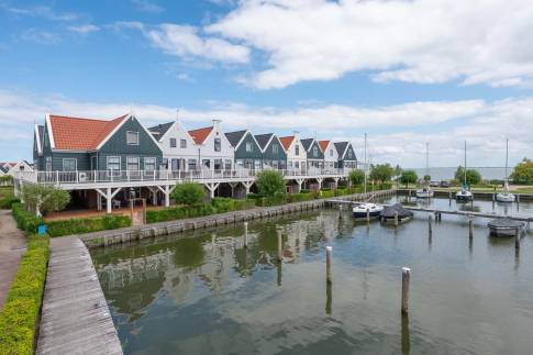 The Buiten of Type Zuiderzeezicht 4 -  nr. 204 in Resort Poort van Amsterdam