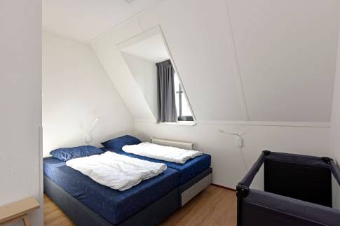 The Slaapkamer 1 of Type 6CK - nr. 318 in Landal Esonstad