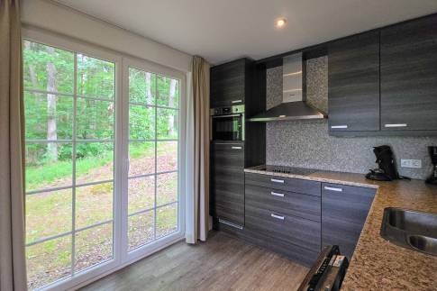 The Keuken of nr. 146 - type Astoria Luxe 8 in Eifelpark Kronenburger See