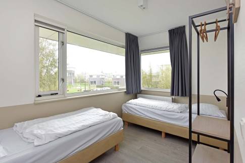 The Slaapkamer 2 of Type 4EL - nr. 528 in Landal Esonstad
