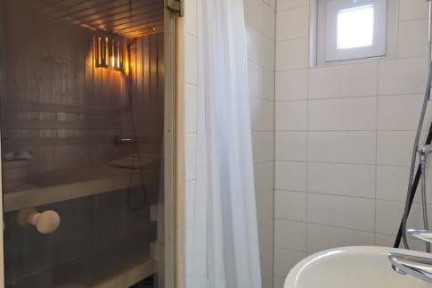 The Badkamer 1 of nr. 070 - type Villa Edersee Luxe in Dormio Resort Eifeler Tor