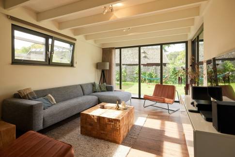 The Woonkamer of Type 8-persoons Wellness Tub & Sauna - nr. 13 in Vakantiepark Duynvoet