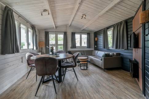 The Woonkamer of nr. 305 - type Buitenverblijf Wellness 4 in Resort Arcen