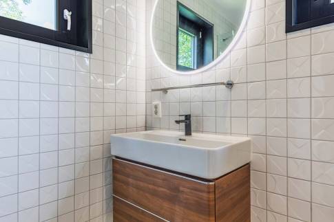 The Badkamer 1 of Type Into the Woods - nr. 103 in Roompot Gulpen