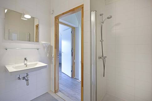 The Badkamer of nr. 038 - type 2L in Landal De Reeuwijkse Plassen