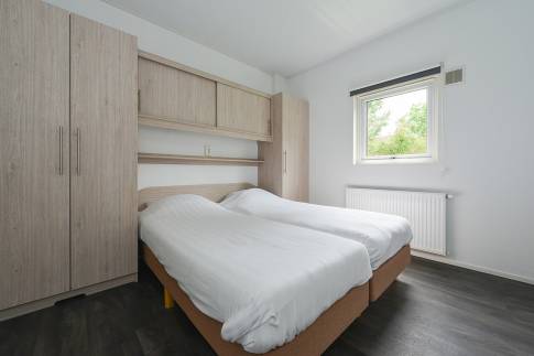 The Slaapkamer 1 of nr. 032 - type Reiger in Vakantiepark Giethoorn
