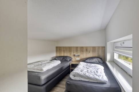 The Slaapkamer 3 of nr. 65 - type Bungalow 6A in Landal Beach Resort en Water Village