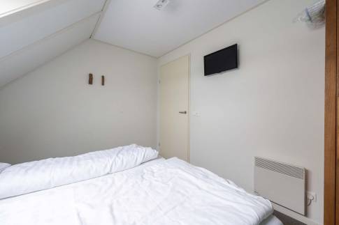 The Slaapkamer 6 of Type 16L - nr. 335 in Landal Beach Resort Ooghduyne