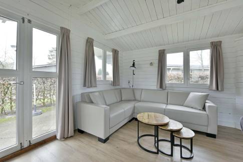 The Woonkamer of Type Buitenverblijf Wellness 4 - nr. 325 in Resort Arcen