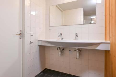 The Badkamer of nr. 216 -  type VO7A Comfort in Landal Marinapark Volendam