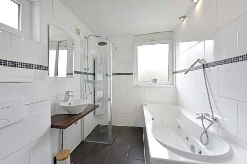 The Badkamer 1 of Type Comfort Villa 6 - nr. 155 in Resort Arcen