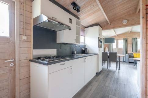 The Keuken of Type Buitenverblijf Comfort 6 - nr. 295 in Resort Arcen
