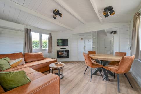 The Woonkamer of nr. 318 -  type Buitenverblijf Wellness 4 in Resort Arcen