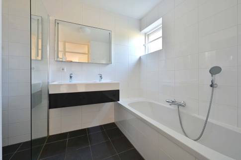 The Badkamer 1 of nr. 022 - type 6L1 in Landal Beach Resort Ooghduyne