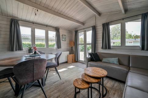 The Woonkamer of nr. 305 - type Buitenverblijf Wellness 4 in Resort Arcen