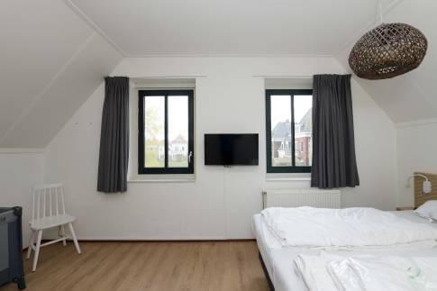 The Slaapkamer 1 of Type 4L1 - nr. 339 in Landal Esonstad