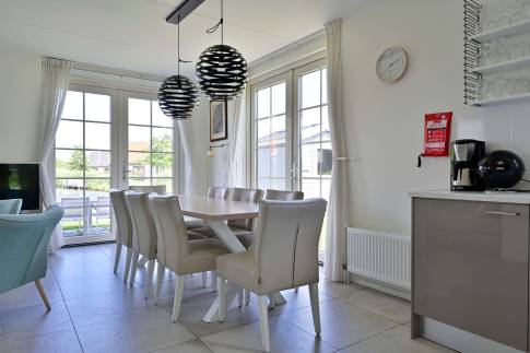 The Eetkamer of Type Speeltoren - nr. 365 in Resort Poort van Amsterdam