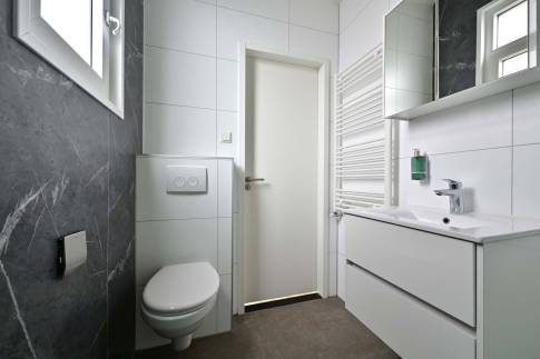 The Badkamer of Type Bos Lodge Silva Beach - nr. 73 in Landgoed De Scheleberg