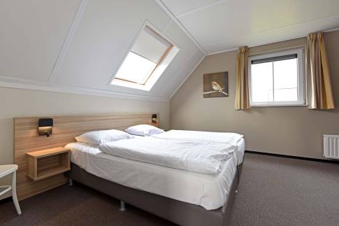 The Slaapkamer 3 of nr. 137 - type 6EL in Dormio Strand Resort Nieuwvliet-Bad