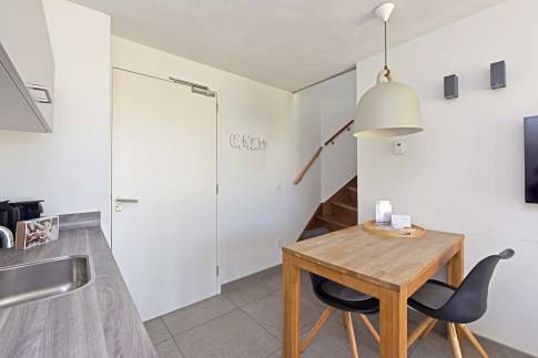 The Eetkamer of Type Studio Deluxe Landzijde 2p - nr. 2a in Beach Resort Punt West