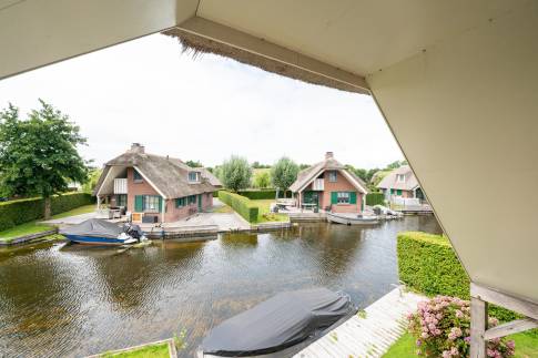 The Terras of nr. 021 - type Breeuw 4 in Waterpark Belterwiede
