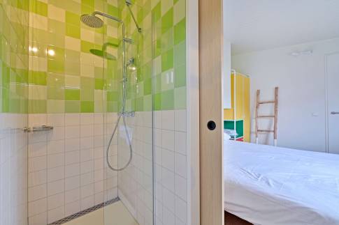 The Badkamer 2 of Type Farmland Family 6 - nr. 35 in Landal Callantsoog