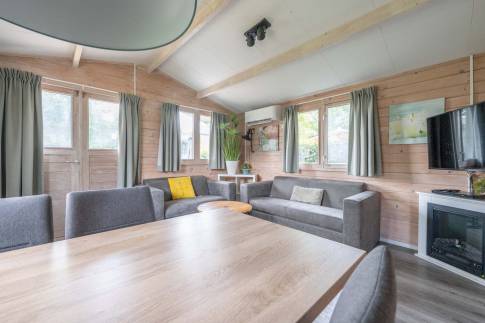 The Woonkamer of Type Buitenverblijf Comfort 6 - nr. 295 in Resort Arcen