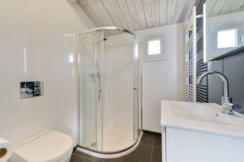 The Badkamer of nr. 305 - type Buitenverblijf Wellness 4 in Resort Arcen