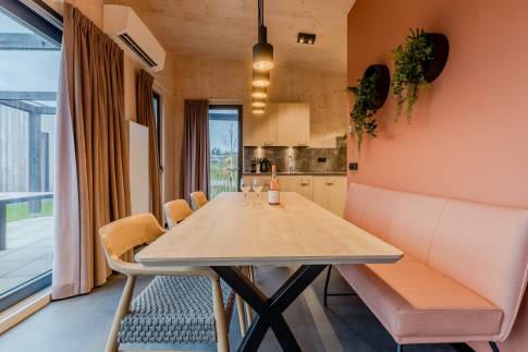 The Eetkamer of Type Lake View Kids 6 in Klein Vink