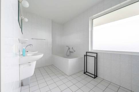 The Badkamer 2 of Type 10F2 - nr. 522 in Landal Esonstad