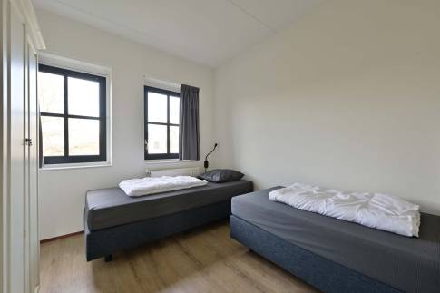 The Slaapkamer 2 of Type 4B2 - nr. 110 in Landal Esonstad