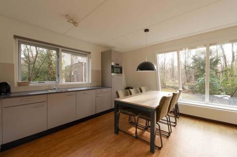 The Eetkamer of Type Bosvilla Comfort 6-7 - nr. 21 Spirea in Landal Bungalowpark Hoenderloo