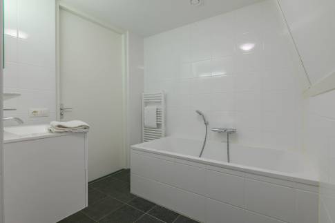 The Badkamer 2 of Type Speeltoren - nr. 317 in Resort Poort van Amsterdam