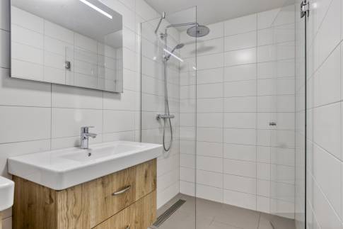 The Badkamer 2 of nr. 65 - type Bungalow 6A in Landal Beach Resort en Water Village