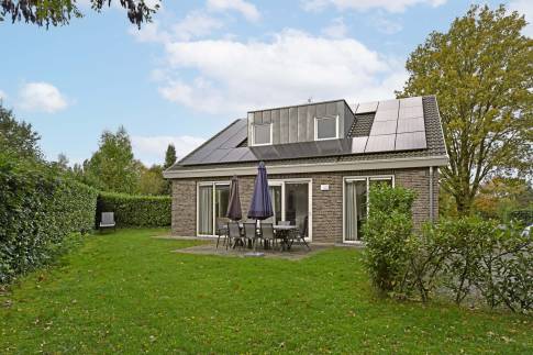 The Buiten of Type Wellness Zwembadvilla 8 - nr. 219 in Resort Arcen