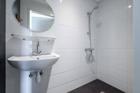 The Badkamer 2 of Type 10L1 - nr. 336 in Landal Beach Resort Ooghduyne