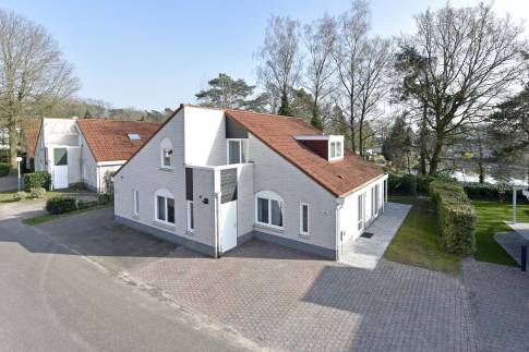 The Buiten of Type Luxe Villa 4B - nr. 93 in Resort Arcen